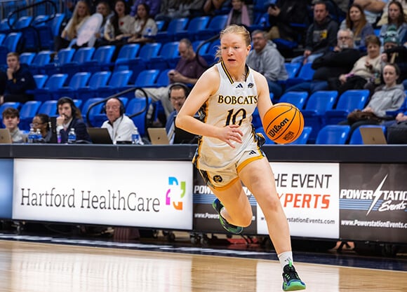 Maria Kealy '27 dribbling a basketball